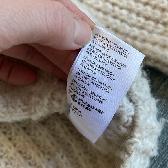 Urban Outfitters Cozy Alpaca Cable Knit Cropped Sweater - Picture 9 of 10